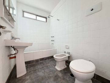 VENTA DPTO 3 AMB C/ DEPENDENCIA BAULERA BALVANERA