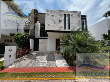 CASA EN VENTA CON ACABADOS DE MARMOL EN  RESIDENCIAL BOSQUES DE BAMBU PLAYA DEL CARMEN