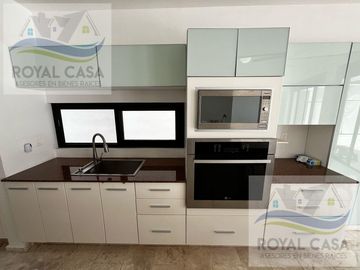 CASA EN VENTA CON ACABADOS DE MARMOL EN  RESIDENCIAL BOSQUES DE BAMBU PLAYA DEL CARMEN