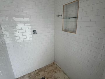 CASA EN VENTA CON ACABADOS DE MARMOL EN  RESIDENCIAL BOSQUES DE BAMBU PLAYA DEL CARMEN