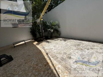 CASA EN VENTA CON ACABADOS DE MARMOL EN  RESIDENCIAL BOSQUES DE BAMBU PLAYA DEL CARMEN