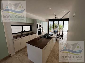CASA EN VENTA CON ACABADOS DE MARMOL EN  RESIDENCIAL BOSQUES DE BAMBU PLAYA DEL CARMEN