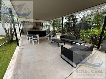 CASA EN VENTA CON ACABADOS DE MARMOL EN  RESIDENCIAL BOSQUES DE BAMBU PLAYA DEL CARMEN