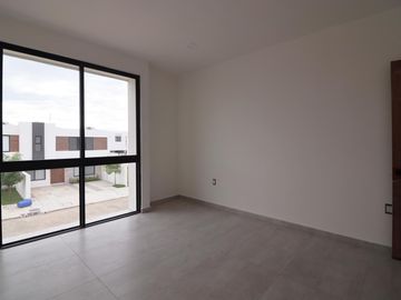 LOMAS DEL SOL, Casa en VENTA con recamara en PLANTA BAJA y sala de TV