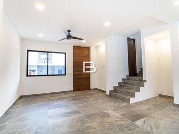 En Venta Casa en Residencial Arbolada Cancún