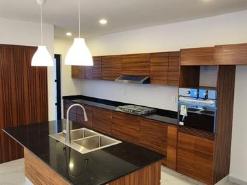 PUNTA TIBURON, Casa en VENTA con alberca y jardin