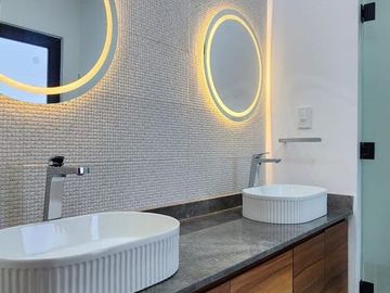 PUNTA TIBURON, Casa en VENTA con alberca y jardin