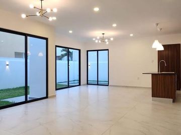 PUNTA TIBURON, Casa en VENTA con alberca y jardin