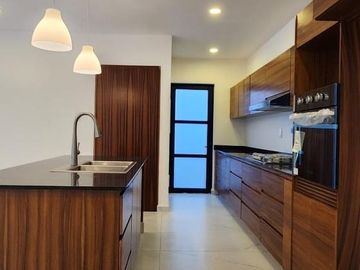 PUNTA TIBURON, Casa en VENTA con alberca y jardin