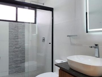 PUNTA TIBURON, Casa en VENTA con alberca y jardin
