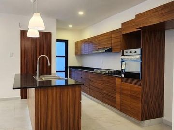PUNTA TIBURON, Casa en VENTA con alberca y jardin