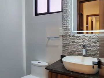 PUNTA TIBURON, Casa en VENTA con alberca y jardin