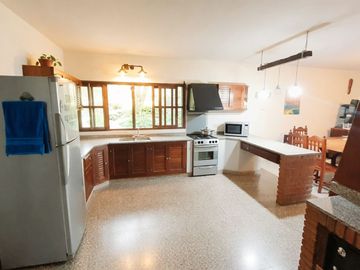 VENTA DE CASA 5 DORMITORIOS B °LOS PERALES