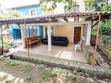 VENTA DE CASA 5 DORMITORIOS B °LOS PERALES