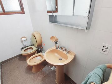 VENTA DE CASA 5 DORMITORIOS B °LOS PERALES