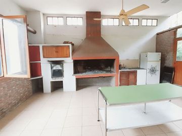 VENTA DE CASA 5 DORMITORIOS B °LOS PERALES