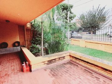 VENTA CASA DE 4 DORMITORIOS EN BAJO LA VIÑA