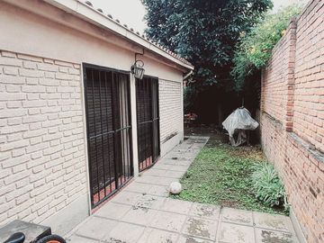 VENTA CASA DE 4 DORMITORIOS EN BAJO LA VIÑA