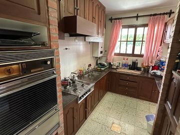 VENTA CASA B° LOS PERALES 4 DORM ESQUINA