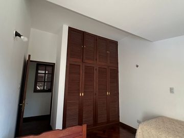 VENTA CASA B° LOS PERALES 4 DORM ESQUINA