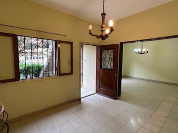 VENTA CASA C/COCHERA ZONA PARQUE SAN MARTIN