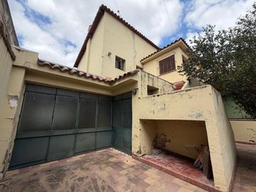 VENTA CASA C/COCHERA ZONA PARQUE SAN MARTIN