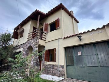 VENTA CASA C/COCHERA ZONA PARQUE SAN MARTIN