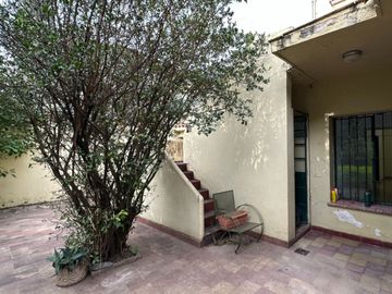 VENTA CASA C/COCHERA ZONA PARQUE SAN MARTIN