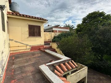 VENTA CASA C/COCHERA ZONA PARQUE SAN MARTIN