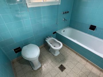 VENTA CASA C/COCHERA ZONA PARQUE SAN MARTIN