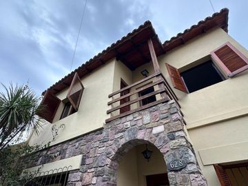 VENTA CASA C/COCHERA ZONA PARQUE SAN MARTIN