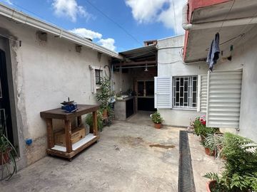 VENTA-CASA 3 DORMITORIOS-156 M2-A. COMEDERO