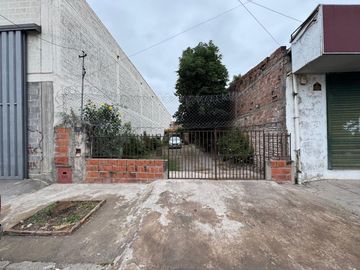 VENTA CASA EN BARRIO SAN PEDRITO, 3 HABITACIONES.