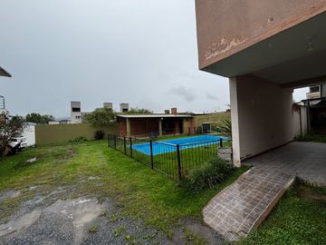 VENTA DUPLEX 4 DORMITORIOS EN Bº LOS PERALES
