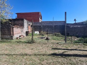 VENTA DE CASA A REFACIONAR B° BALCON, 3 AMBIENTES