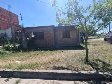 VENTA DE CASA A REFACIONAR B° BALCON, 3 AMBIENTES