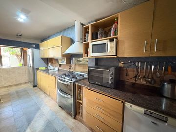 VENTA CASA DUPLEX B° SANTA ANA- PERICO 135M2