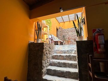 HOSTAL 5 HABITACIONES + 1 DEPTO HUMAHUACA