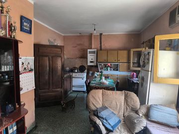 VENTA CASA  ZONA COMERCIAL 300M2 - CDAD. PERICO