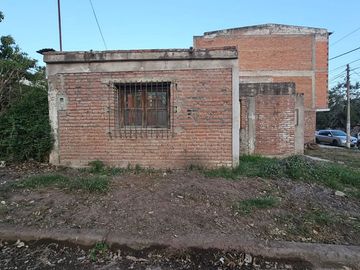 VENTA CASA 2 DORMITORIOS A RECICLAR LOS PERALES
