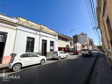 VENTA CASA 6 DORM B°CENTRO