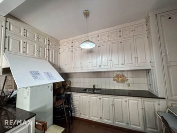 VENTA CASA 6 DORM B°CENTRO