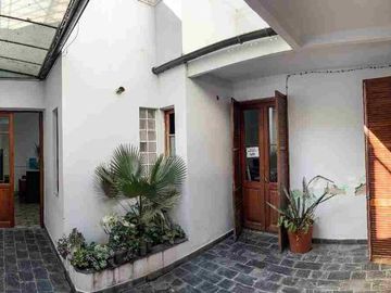 VENTA CASA 6 DORM B°CENTRO