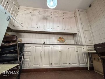 VENTA CASA 6 DORM B°CENTRO
