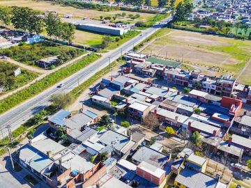 VENTA CASA 4 DORMITORIOS B° BICENTENARIO ALTO C.