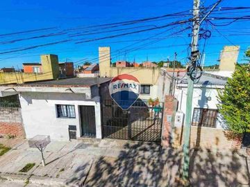 VENTA CASA 4 DORMITORIOS B° BICENTENARIO ALTO C.