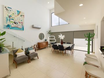 Casa en Venta en Residencial Arbolada con Alberca