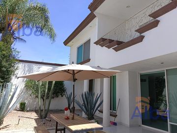 CASA EN VENTA EN CORRAL DE BARRANCOS A UN PASO DE PASEO DE LAS MARAVILLAS
