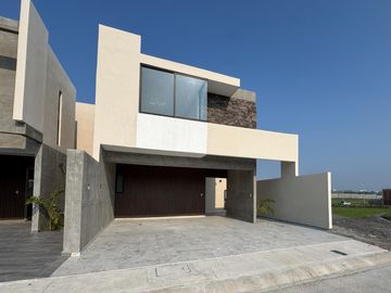 CASA MARIA  EN PREVENTA EN PUNTO LOMAS