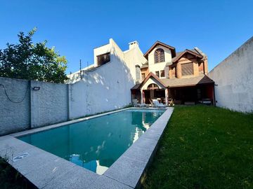 VENTA CASA 5 AMBIENTES EN RAMOS MEJIA